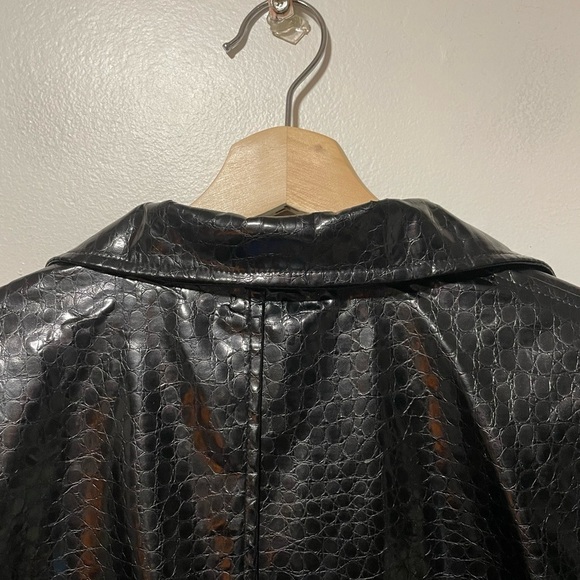 Outer Edge Black Crocodile-Pattern  PU Jacket – Medium - Picture 10 of 10